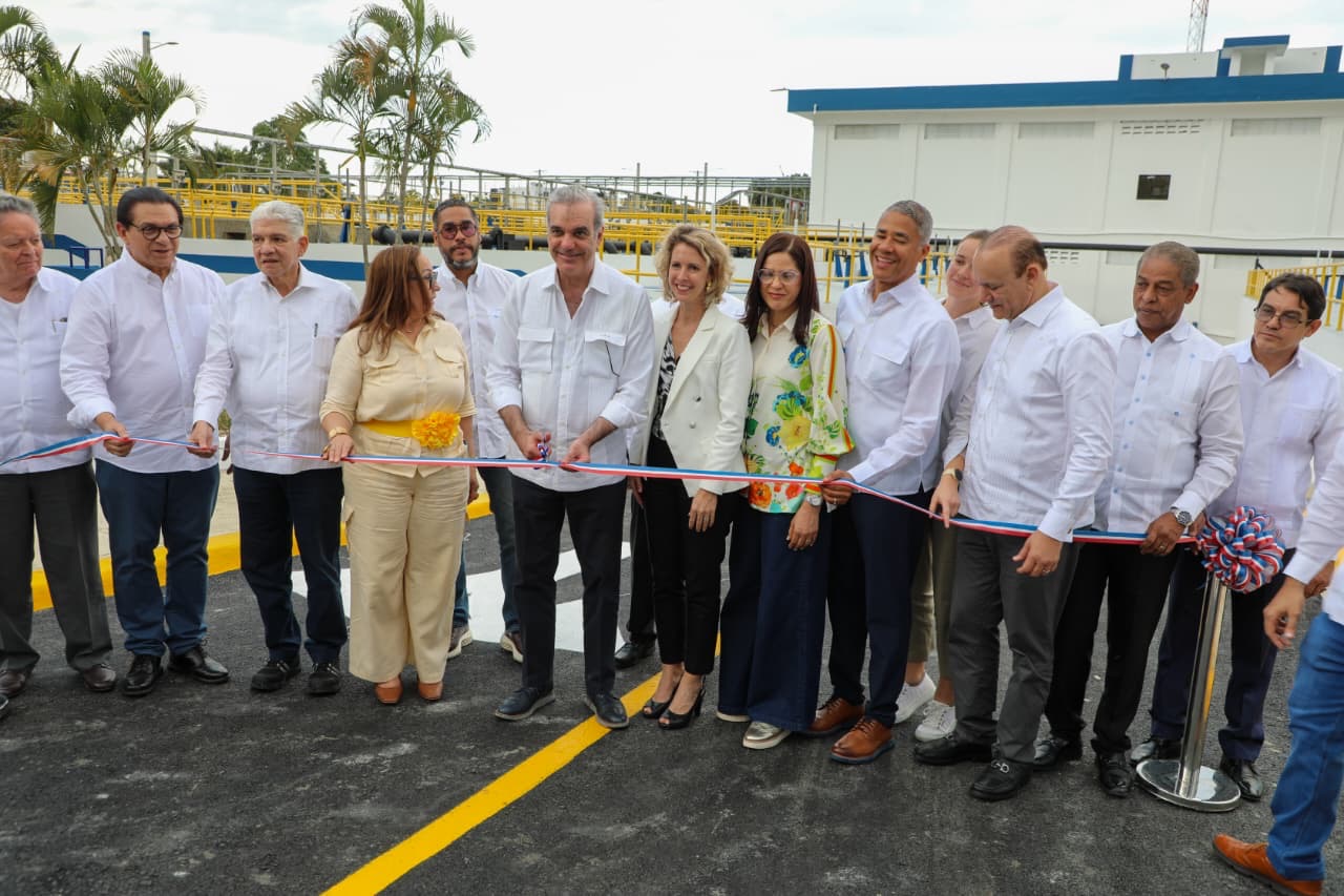 Abinader-inaugura-planta-Noriega-I-y-sistema-Don-Jaime-en-Santiago.-Fuente-externa-