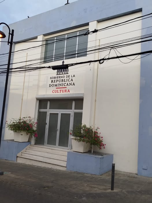 Edificio de la Gobernación provincial de Puerto Plata. El Ministerio de Cultura y la Dirección General de Bellas Artes pusieron en funcionamiento esta nueva escuela en septiembre del año pasado. ACCIONAR POLITICO.