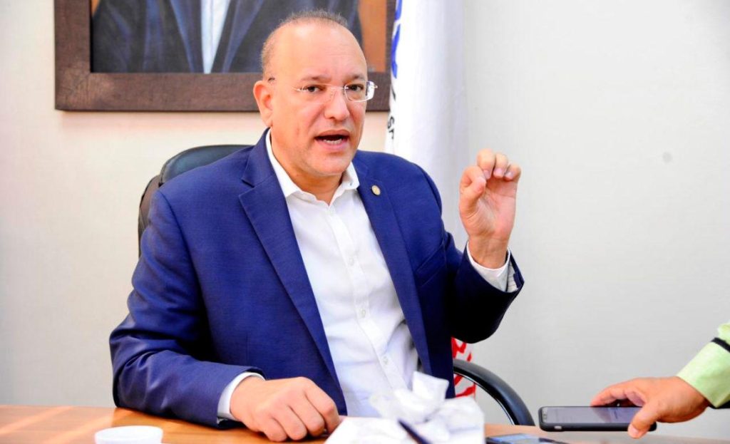 Alcalde de Santiago se compromete cumplir medidas migratorias del presidente Abinader