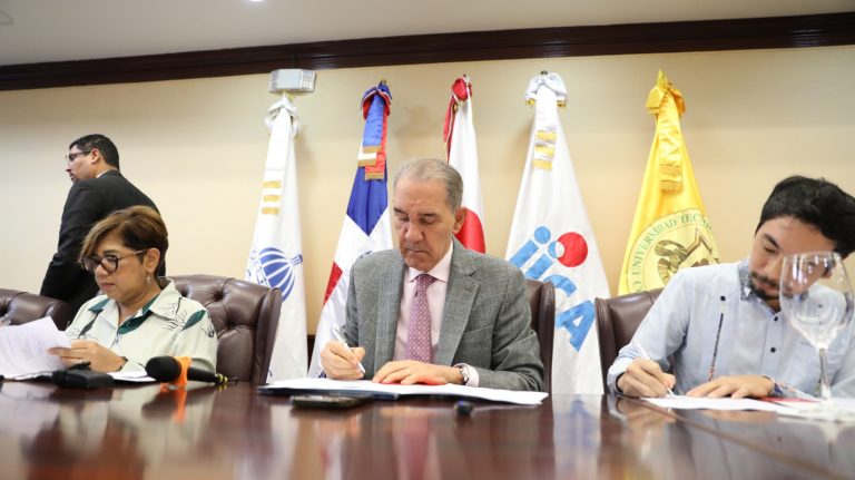 En-el-centro-Franklin-Garcia-Fermin-Foto-MESCyT