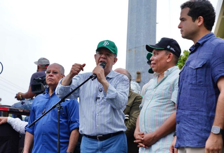 Leonel Fernandez en s discurso, deploró que el gobierno del PRM ha elevado el costo de los alimentos que integran la canasta familiar.