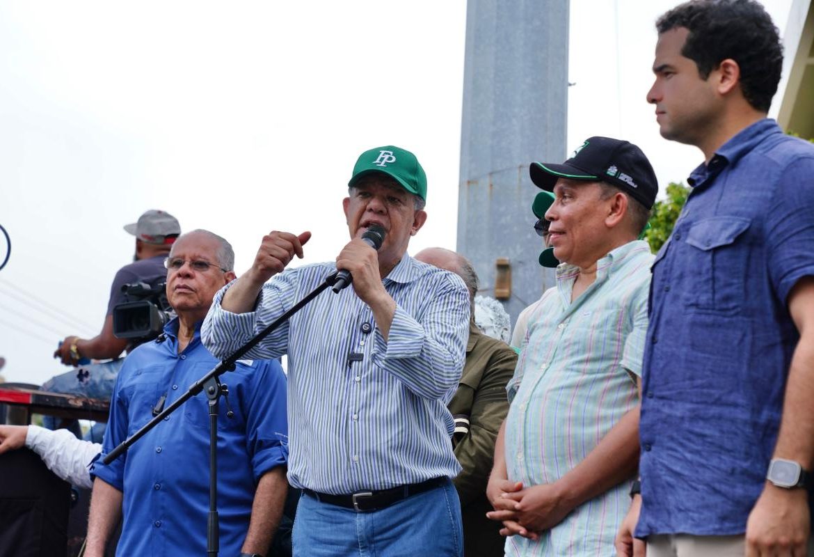 Leonel Fernandez en s discurso, deploró que el gobierno del PRM ha elevado el costo de los alimentos que integran la canasta familiar.