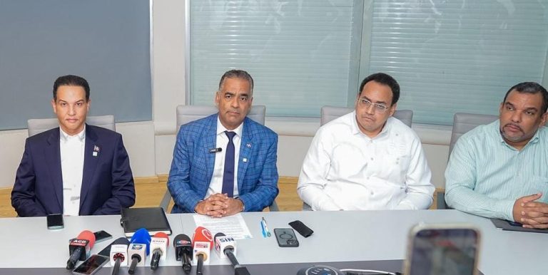 Ministro-de-Energia-y-Minas-Joel-Santos