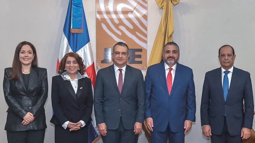 El pleno de la JCE está conformado por Hirayda Fernández, Dolores Fernández, Román Jáquez Liranzo, Samir Chami Isa y Rafael Vallejo. (FUENTE EXTERNA)