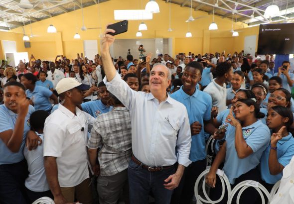 ENTREGA-DE-ESCUELA-EN-SECTOR-LA-URENA-scaled