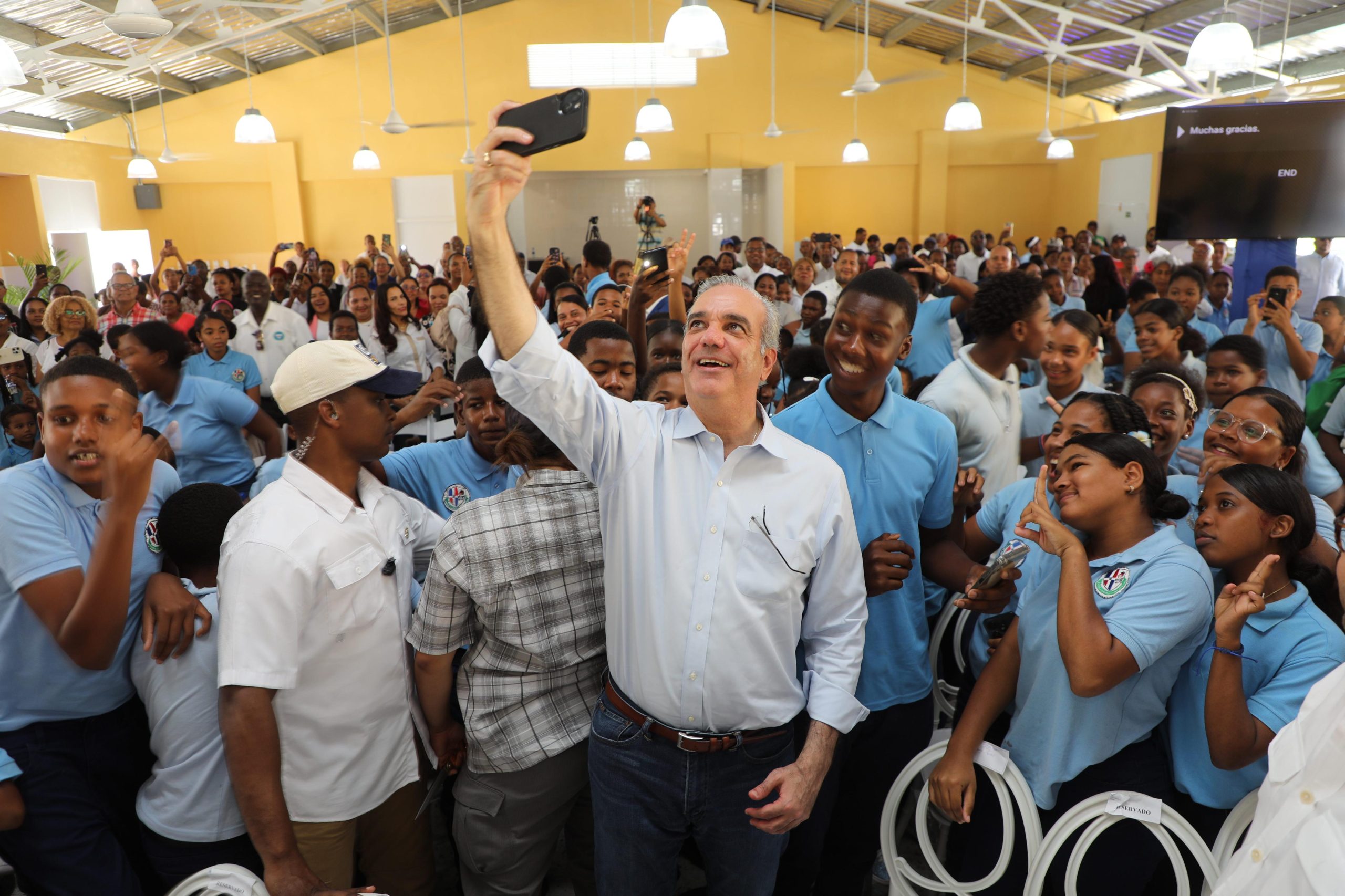 ENTREGA-DE-ESCUELA-EN-SECTOR-LA-URENA-scaled