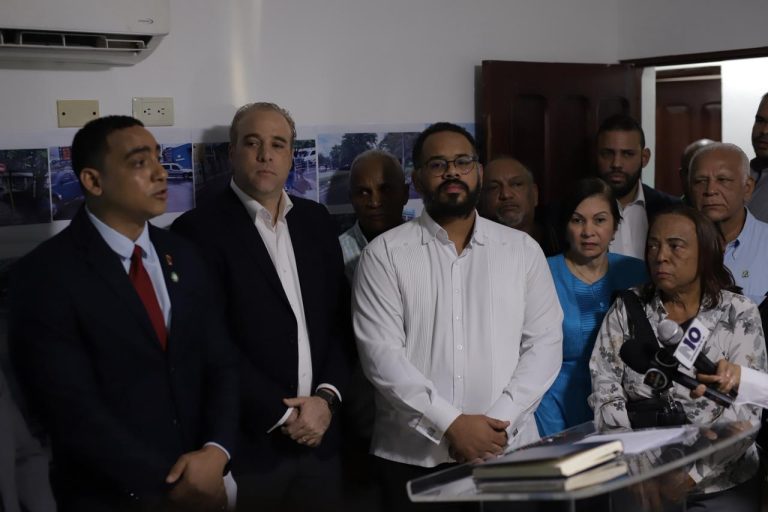 Fuerza-del-Pueblo-denuncia-irregularidades-presupuestarias-en-la-Alcaldia-de-La-Vega